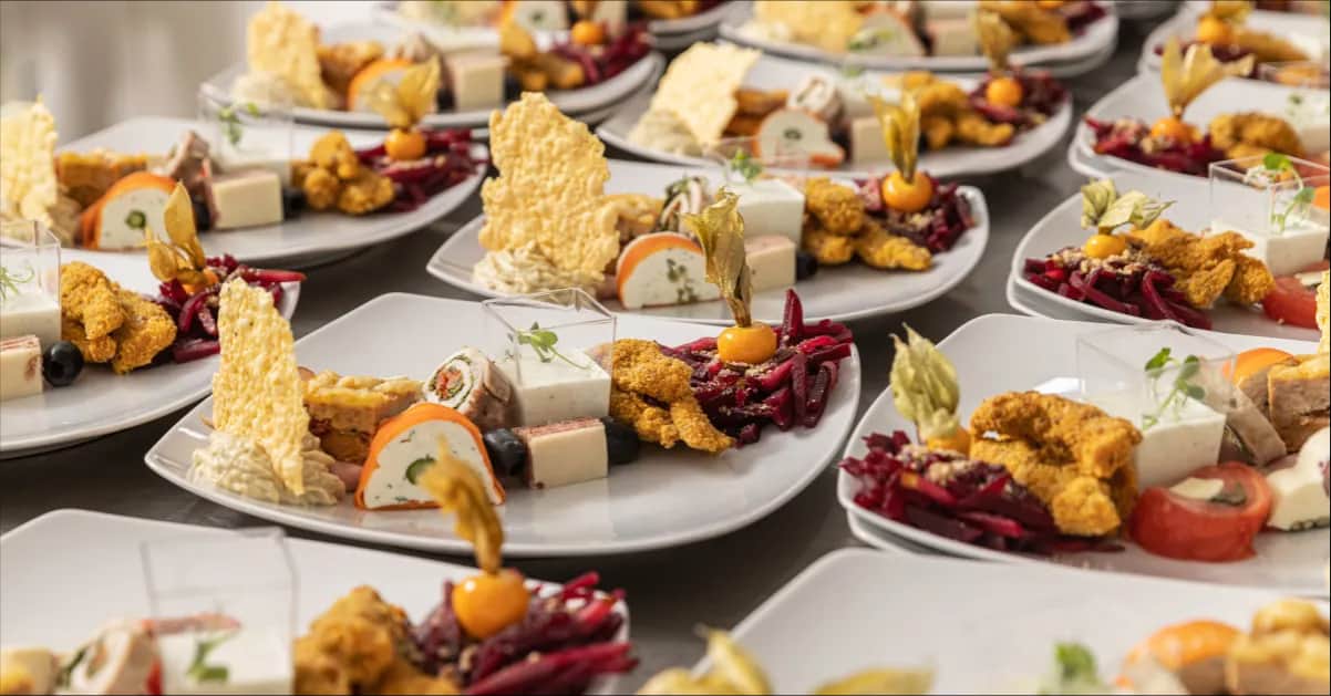 Ile kosztuje catering na 20 osób? Sprawdź ceny i opcje wyboru